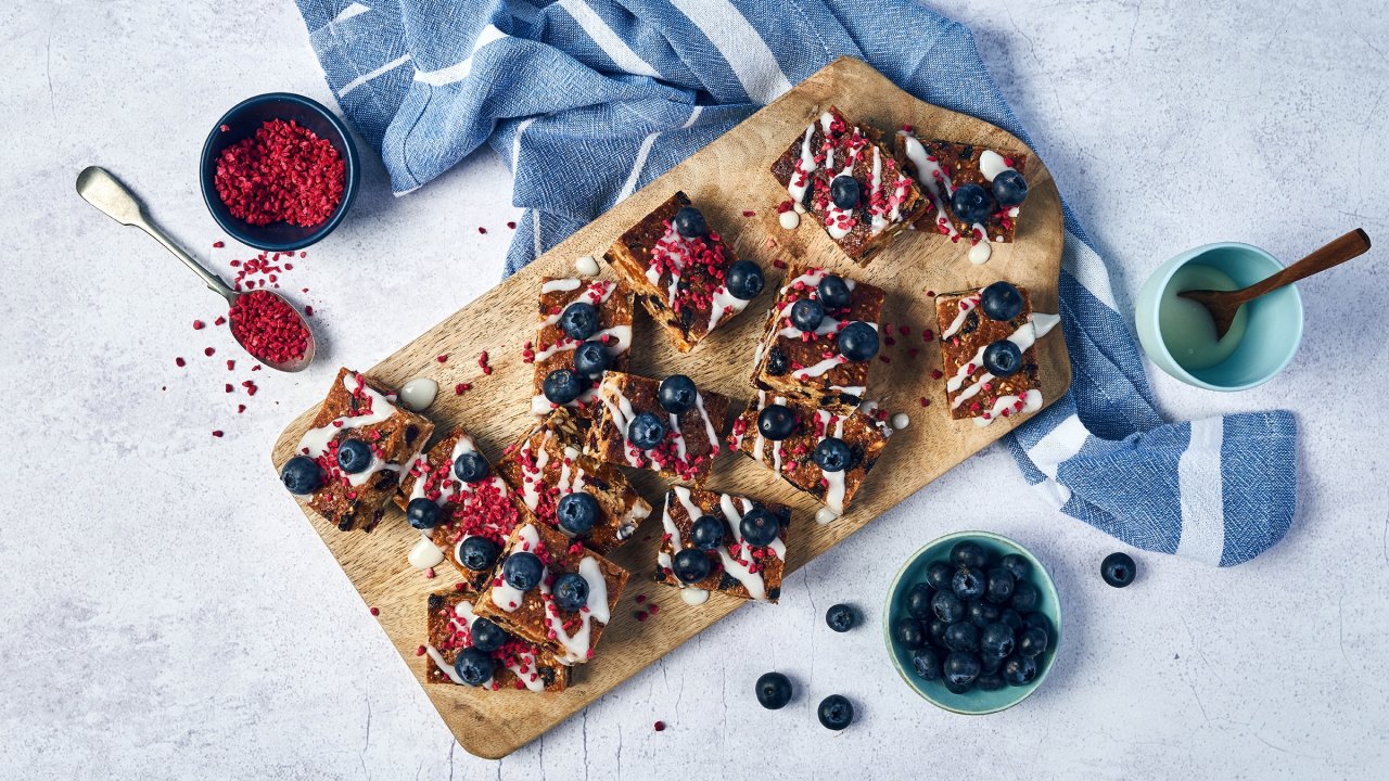 Muesli Bar Slice with Yoghurt Drizzle White Wings